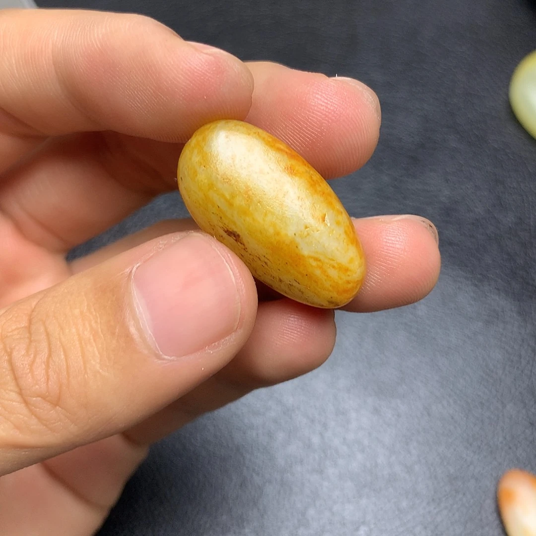 和田玉未镶嵌把件