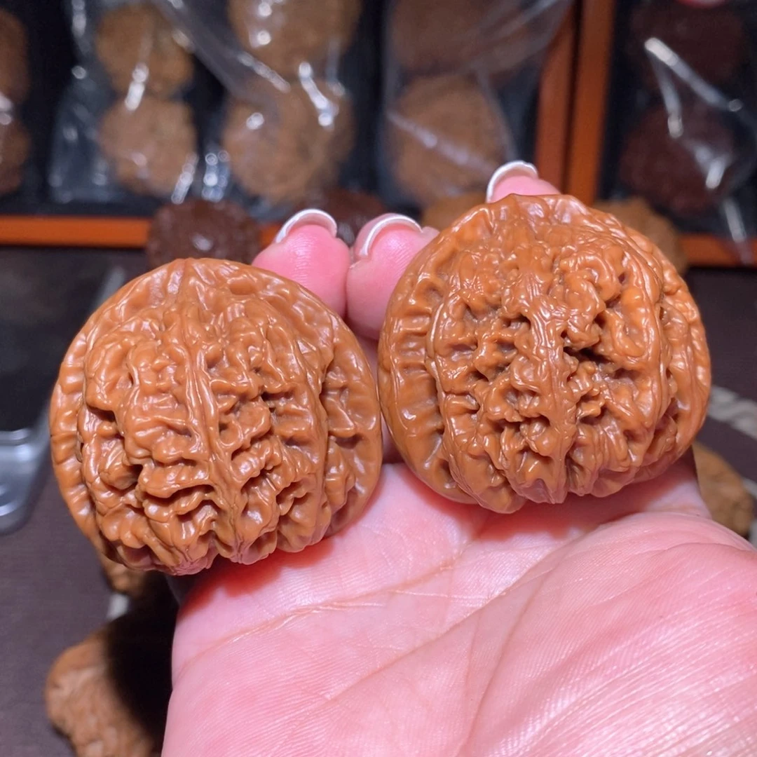 文玩核桃把件天**逐粗筋