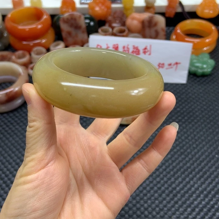 石英质玉未镶嵌手镯