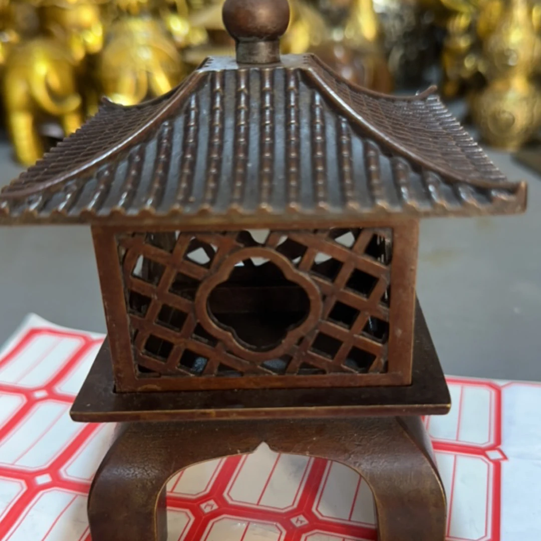 香炉高约13宽约9重量约760克