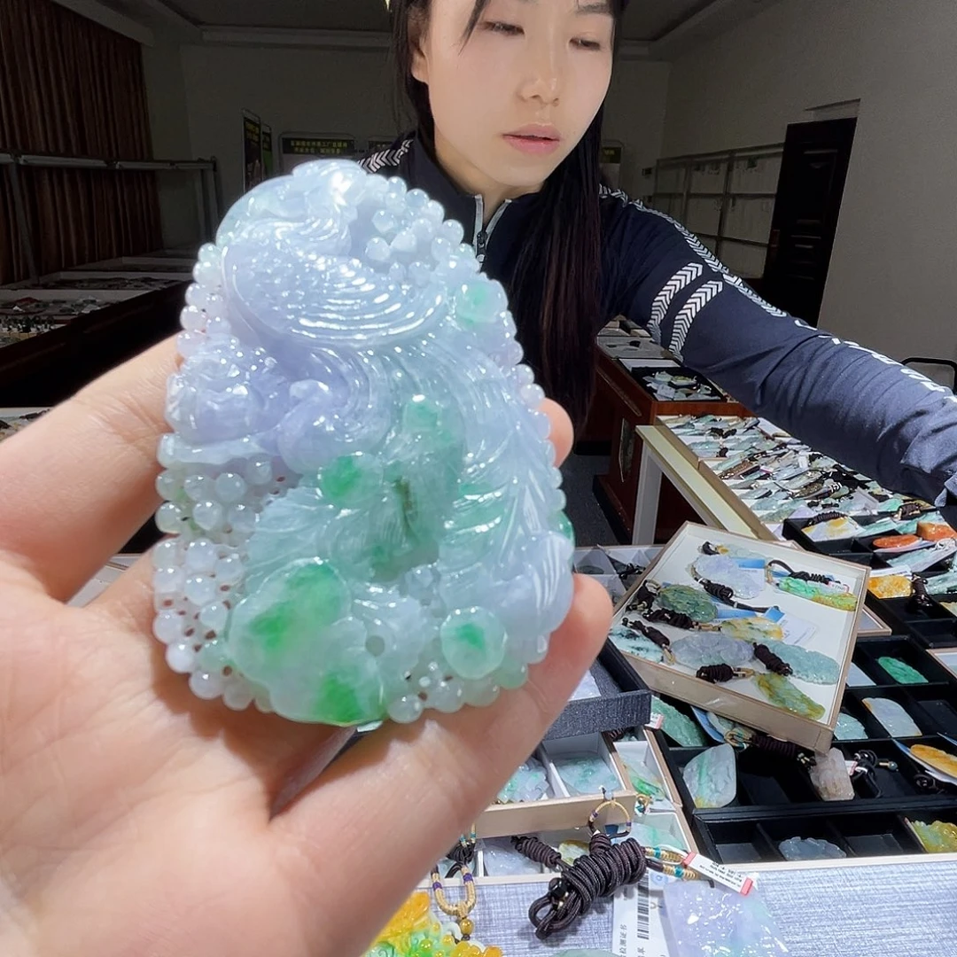 翡翠未镶嵌颈饰一