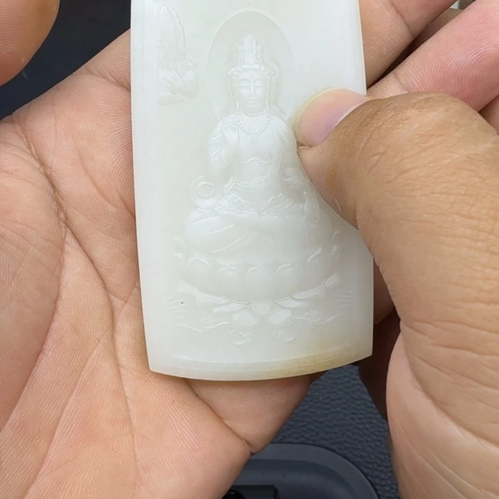 颈饰未镶嵌和田玉临*