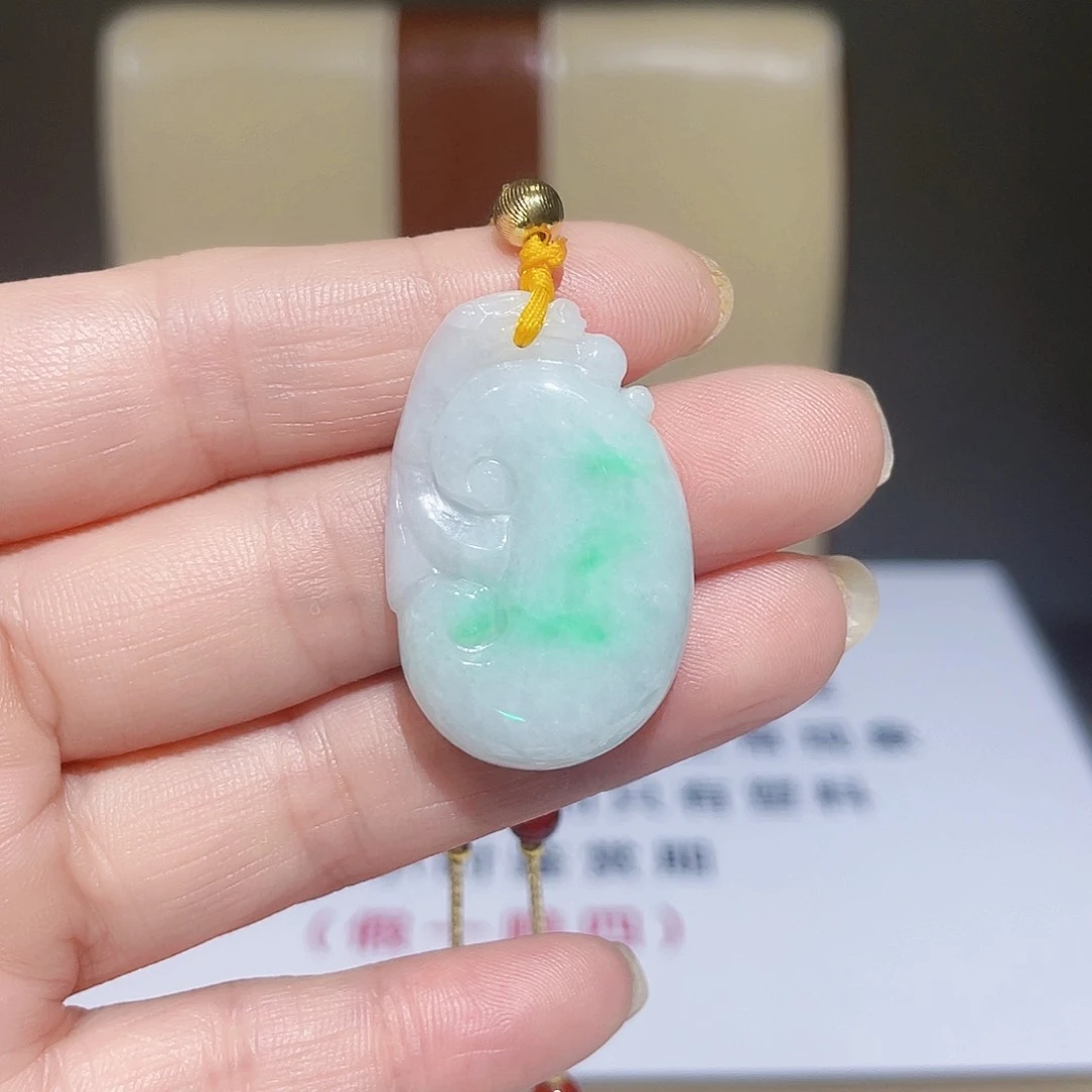 翡翠未镶嵌吊坠(赠链)