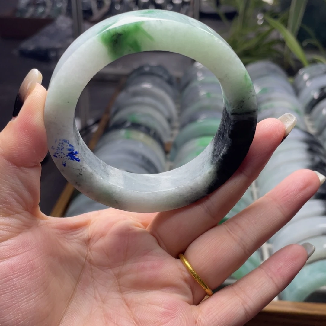 未镶嵌翡翠手镯定制翡翠