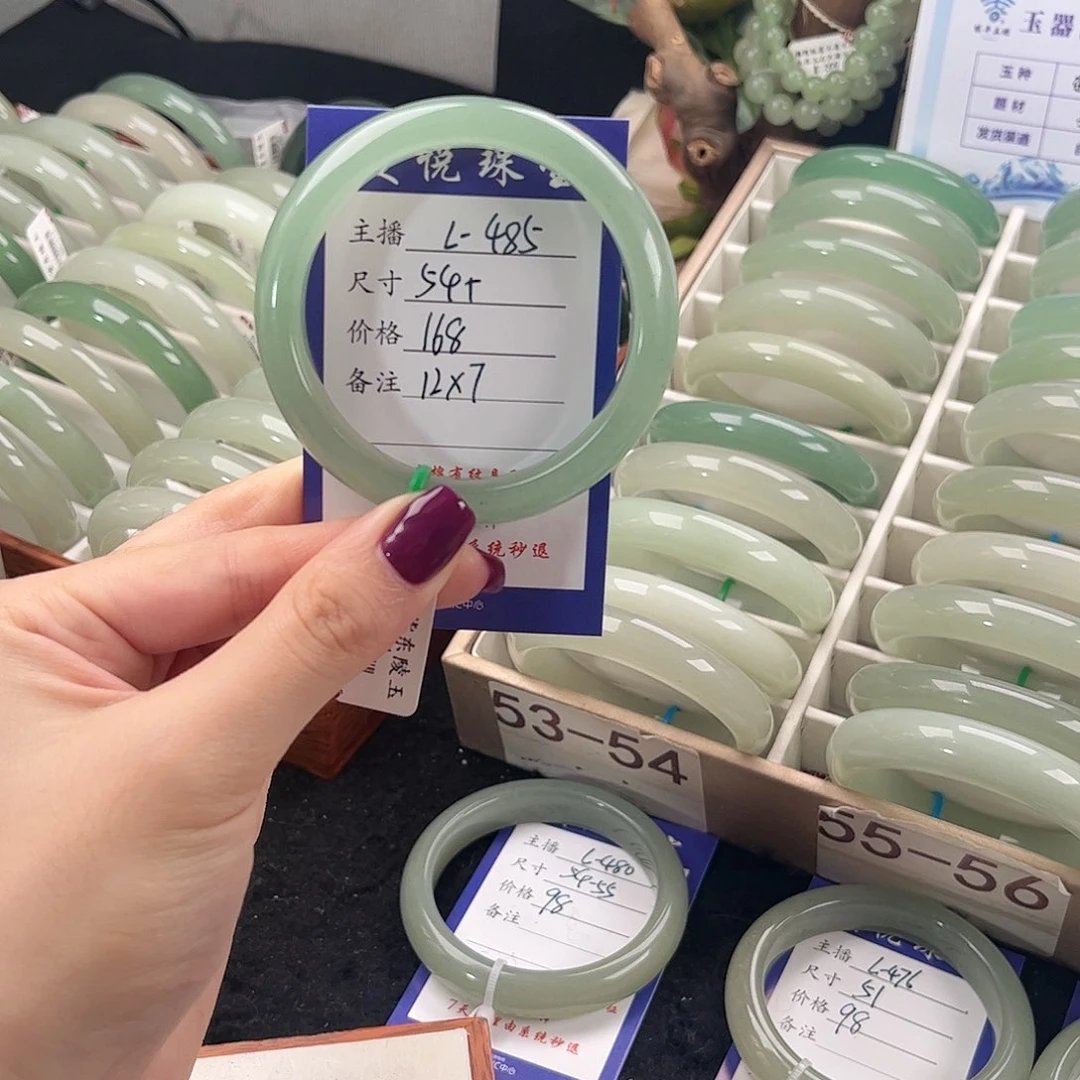 未镶嵌手镯石英质玉欣*