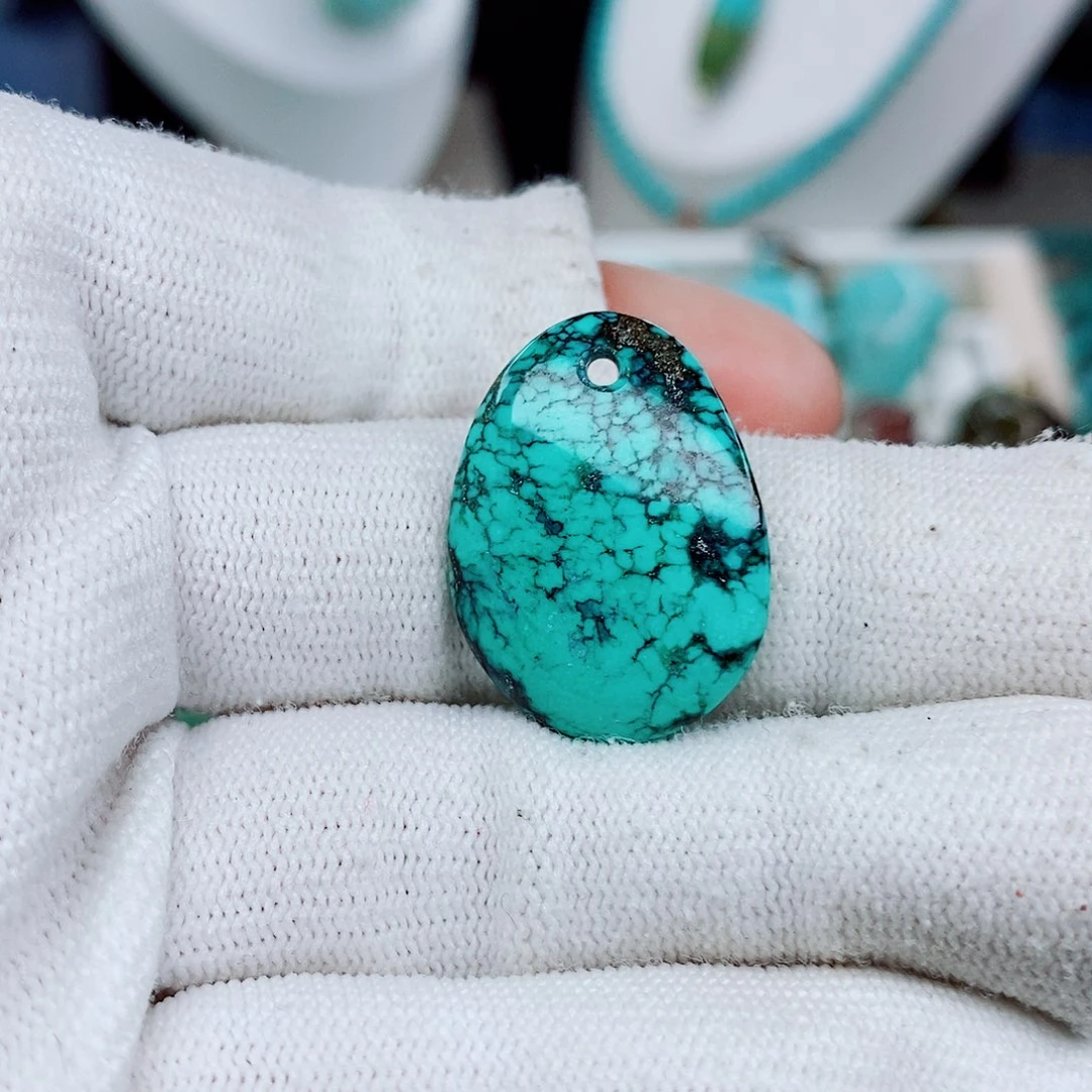 绿松石未镶嵌颈饰