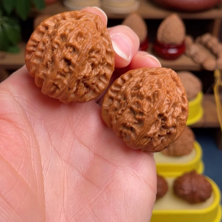 文玩核桃把件三角白37