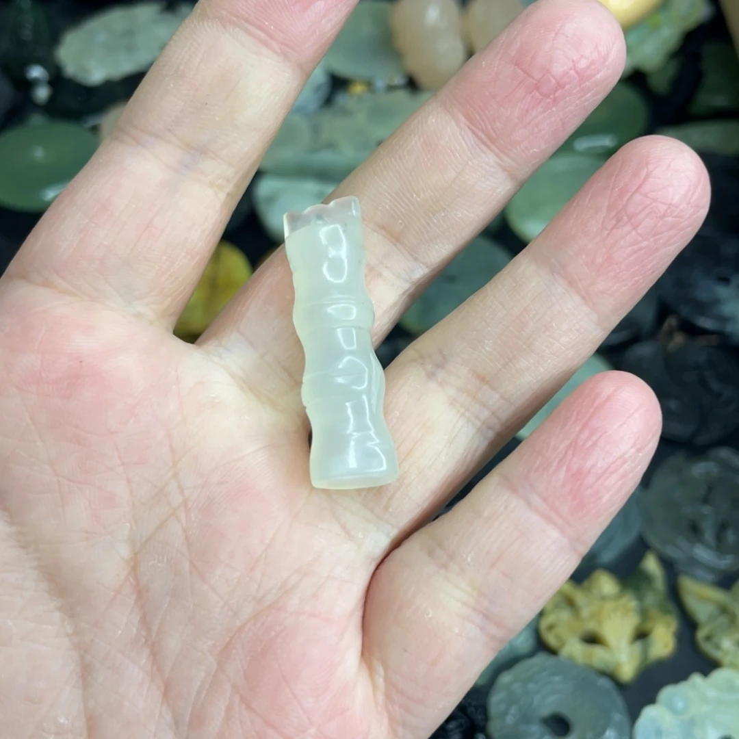 岫玉未镶嵌颈饰竹节