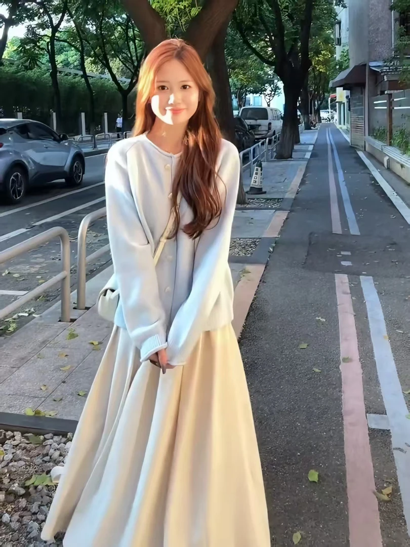 2025秋季流行新款日常时尚气质蓝色针织衫高腰显瘦半身裙两件套女