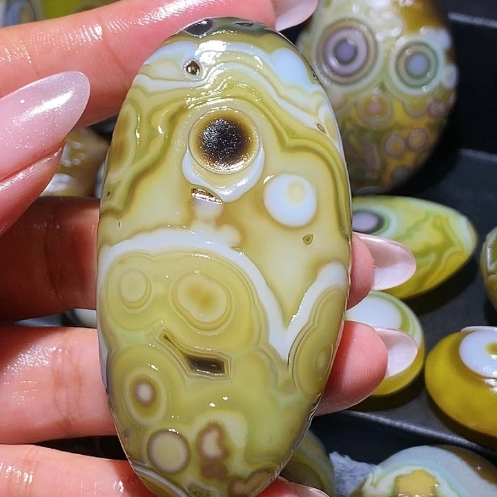 玛瑙/玉髓未镶嵌珠宝奇石23