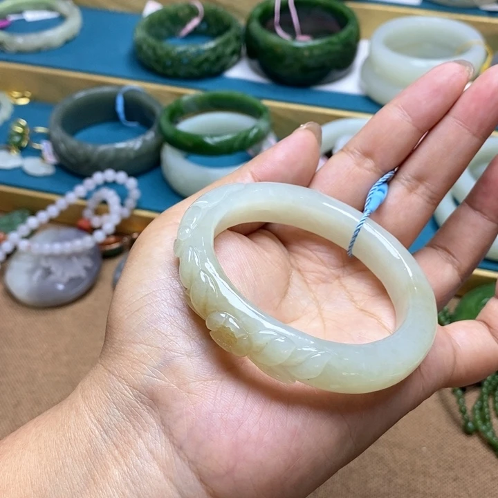 和田玉手镯56圈口44未镶嵌