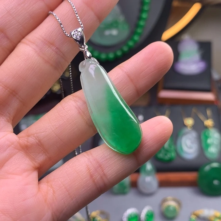 吊坠(赠链)未镶嵌翡翠