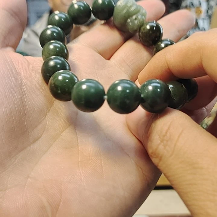 颈饰未镶嵌和田玉（糖玉）