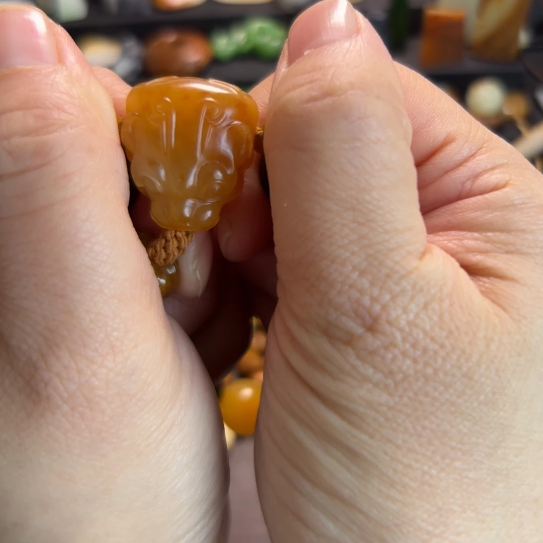 王***虎和田玉未镶嵌颈饰