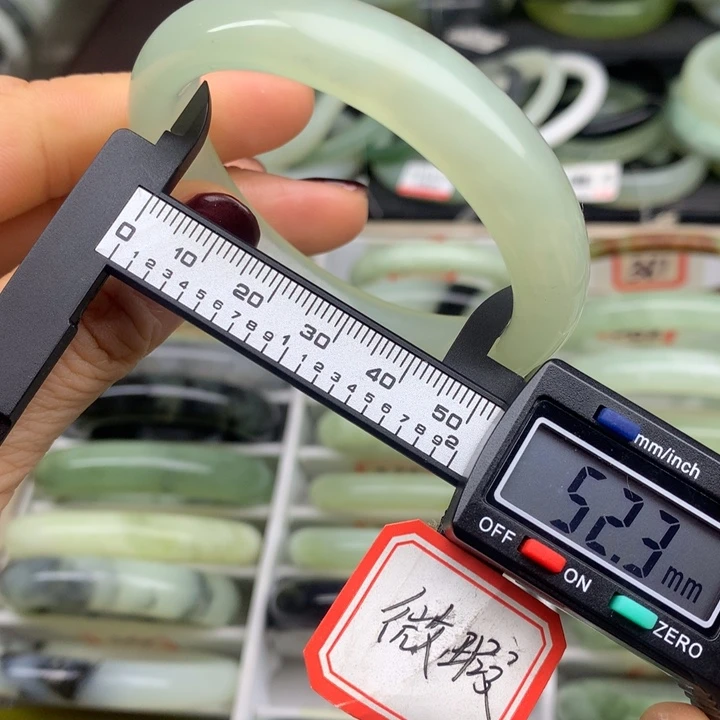 蛇纹石玉未镶嵌手镯378