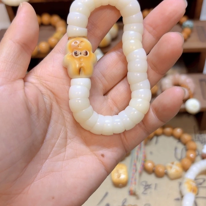 星月菩提吊坠白色菩提大肠象牙果饼干熊