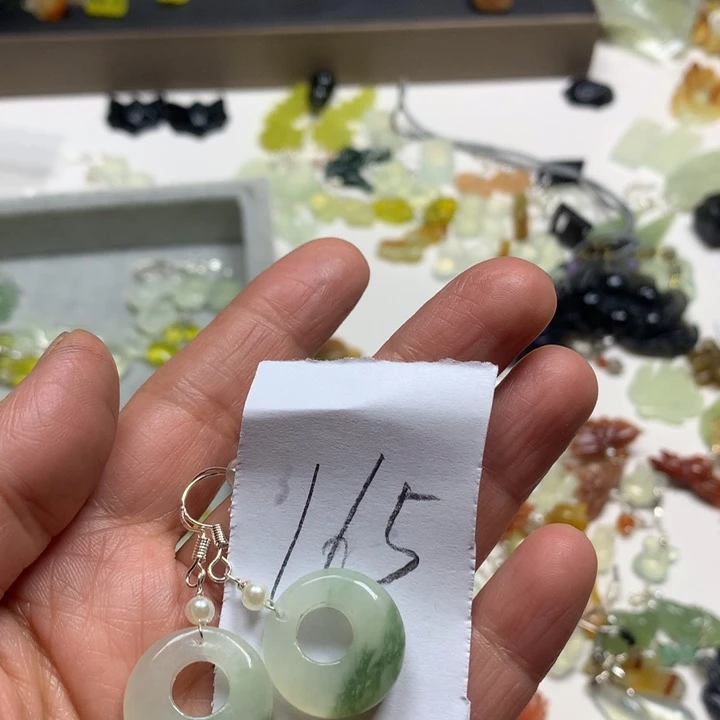 蛇纹石玉耳钉足银镀金镶嵌暴***住