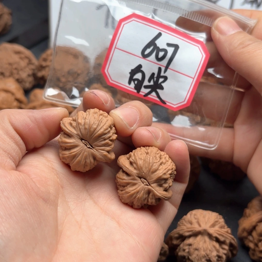 文玩核桃吊坠?***爽白师子