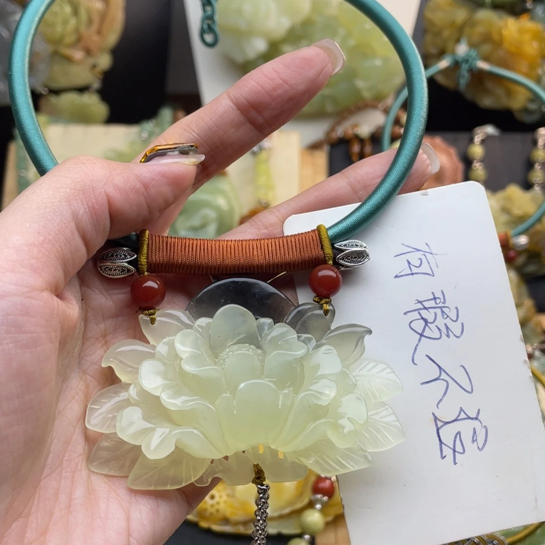 蛇纹石玉颈饰未镶嵌娜**洁