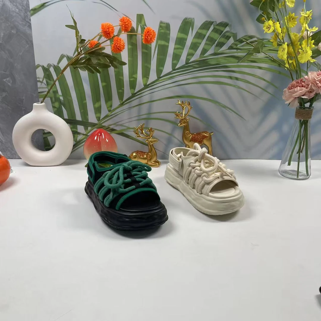 小强家女鞋 芽儿家时尚凉鞋（Y51-26-1）（W33AYV2513414）