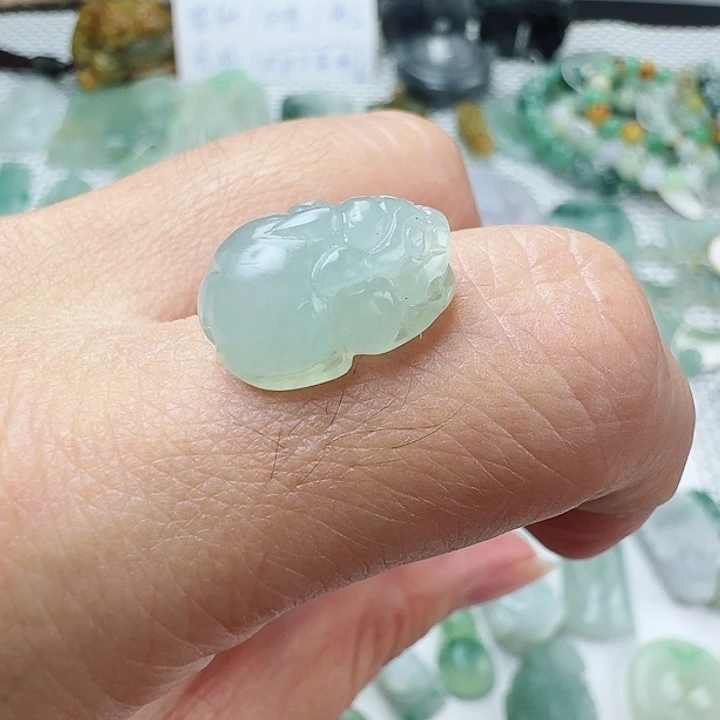 定制翡翠未镶嵌挂件