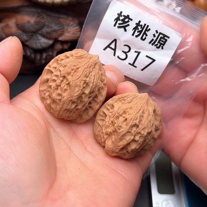 桃核把件核桃蜡皮鸡心