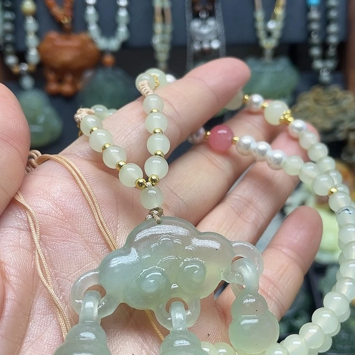 未镶嵌蛇纹石玉颈饰