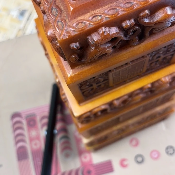 。***。和田玉未镶嵌挂件