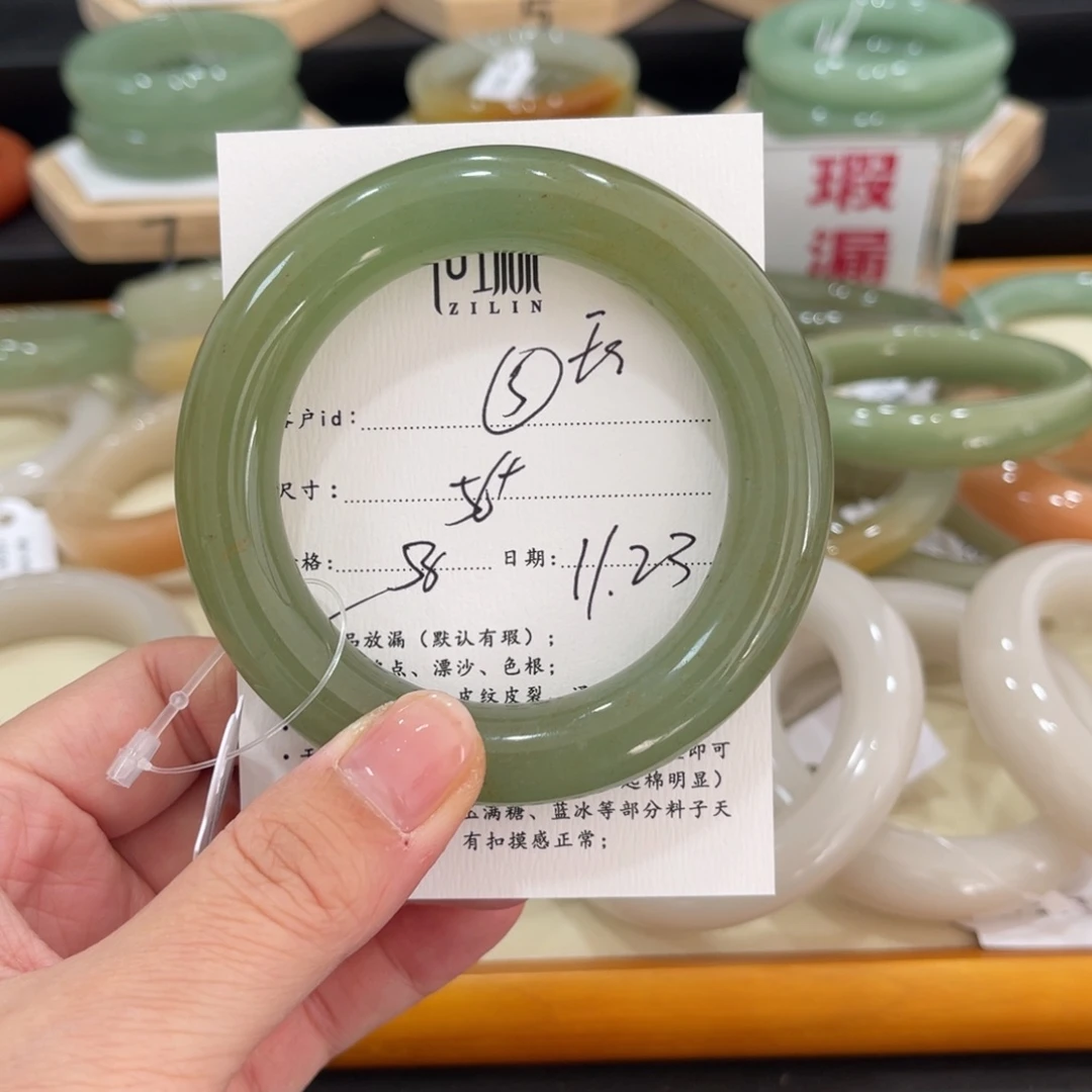 未镶嵌手镯石英质玉