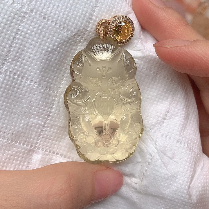 未镶嵌黄晶颈饰天然水晶雕刻九尾狐吊坠