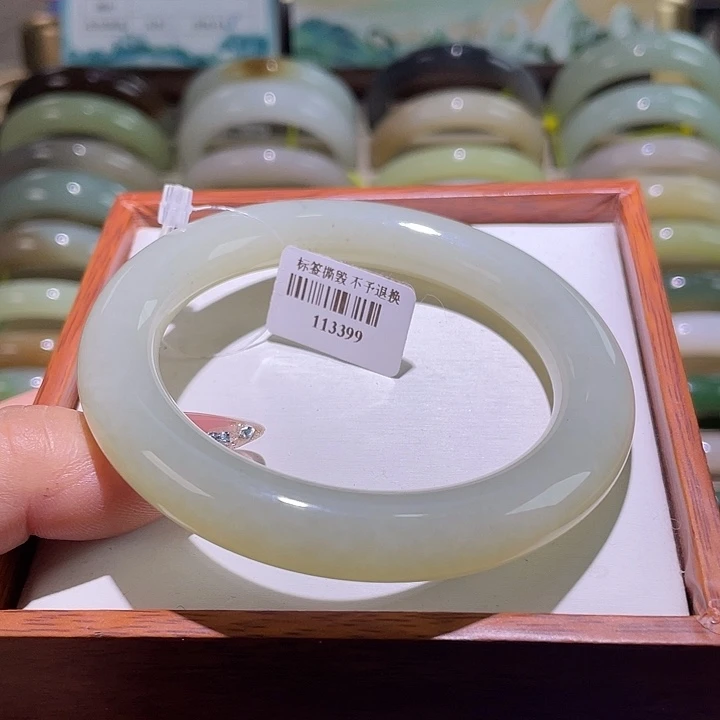 和田玉未镶嵌手镯