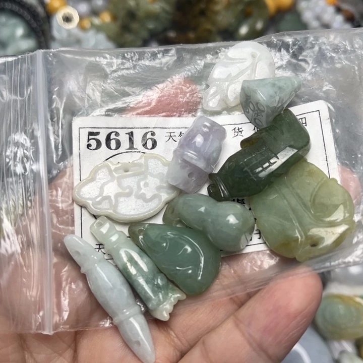 翡翠未镶嵌吊坠(不含链)5616