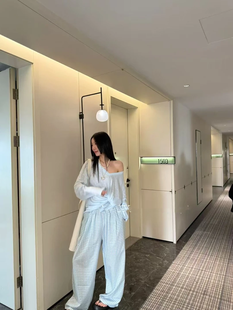 ▪️现货·東R正版V领纯色系无垫肩防晒T恤