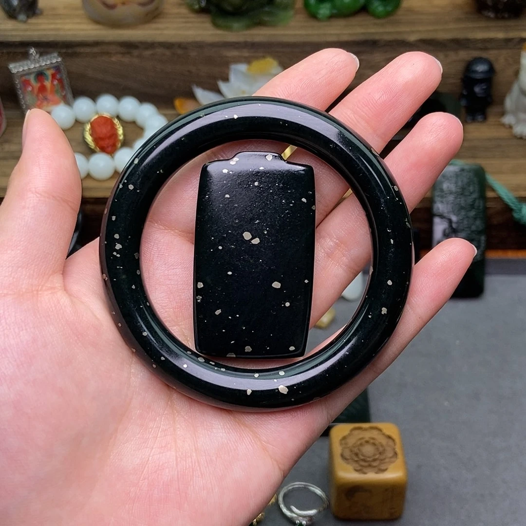 颈饰未镶嵌和田玉坠