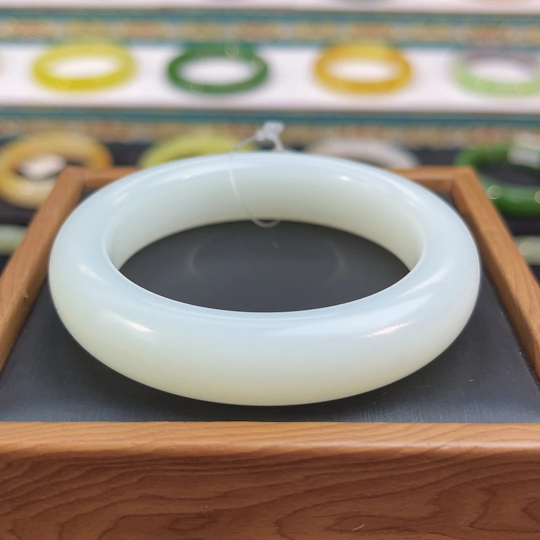 未镶嵌手镯和田玉油膏料 羊脂白