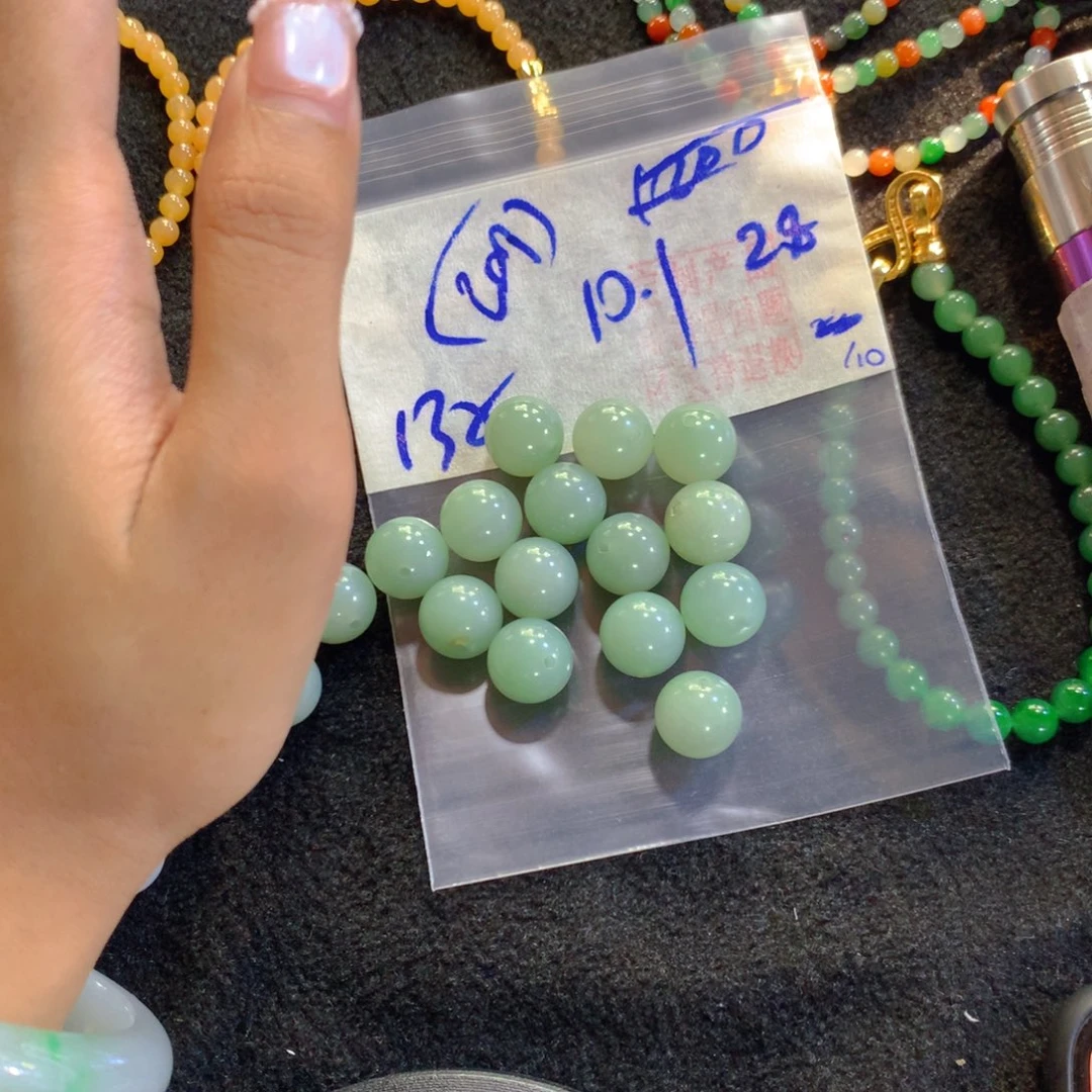 定制翡翠未镶嵌天然缅甸翡翠多样性