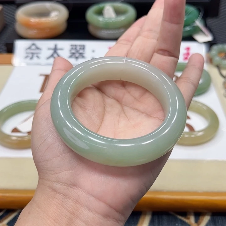 石英质玉手镯合金别***了