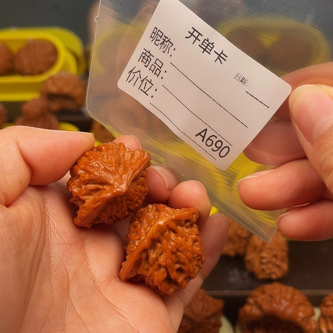 文玩核桃吊坠Vjjbjjjj bnnmm