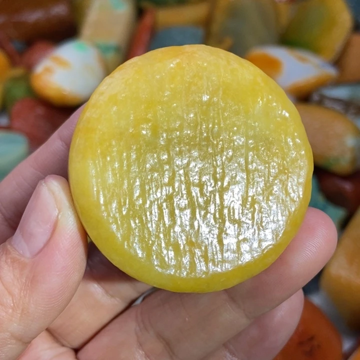 恒***辉翡翠未镶嵌颈饰缅甸