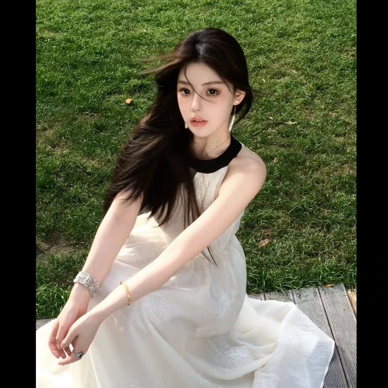 大璐●【油画栀子】法式气质挂脖收腰显瘦无袖连衣裙DLX5LYQ9524A