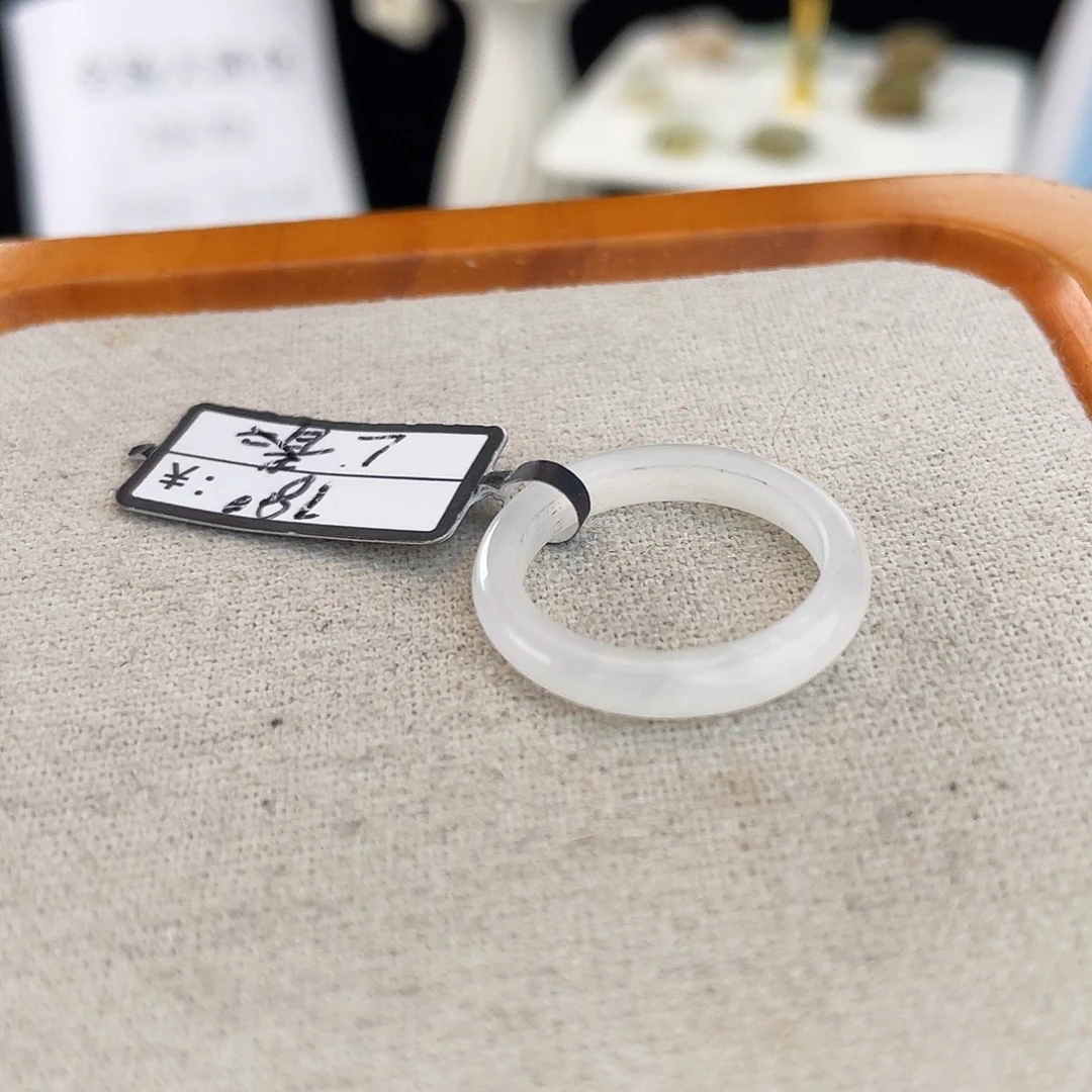 和田玉（糖玉）未镶嵌戒指Y69白细条18.7不退换