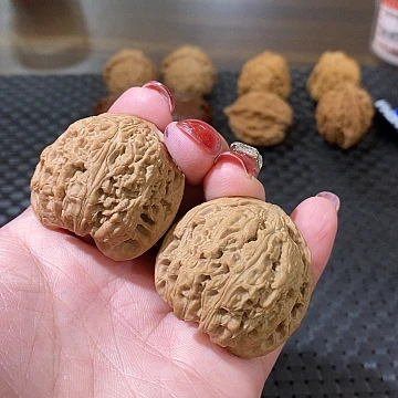 文玩核桃把件红宝石38加全