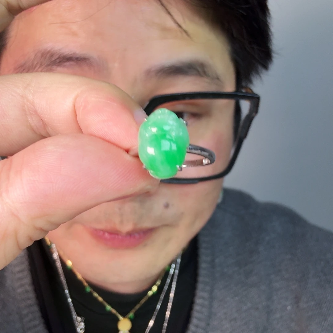 翡翠18K金镶嵌颈饰一件