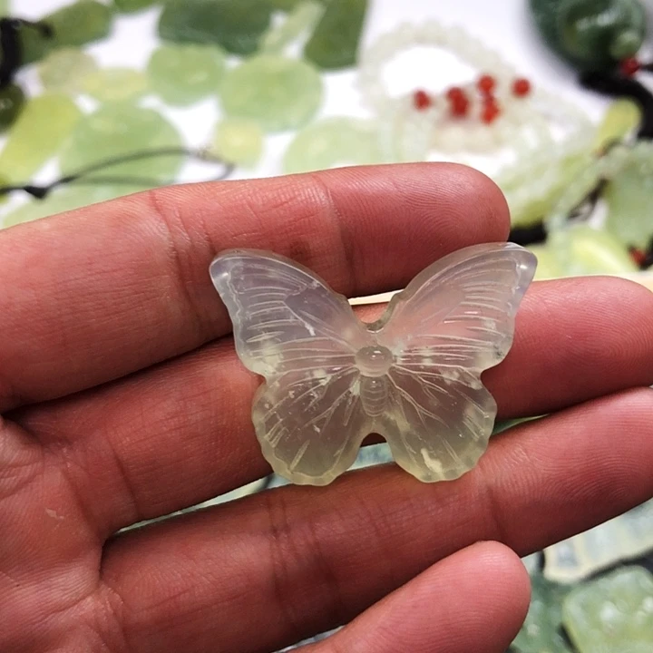 拉***王蛇纹石玉未镶嵌颈饰