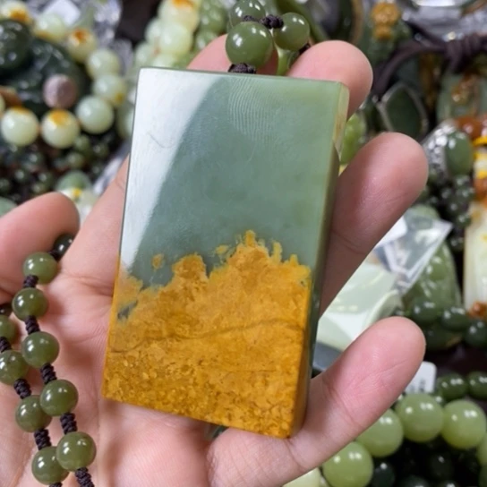 透闪石质玉挂件未镶嵌L*X