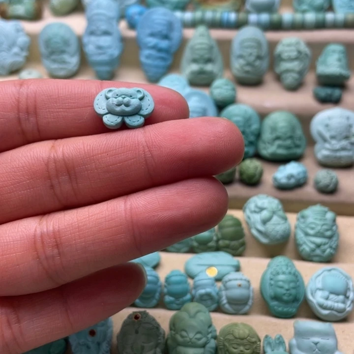 绿松石未镶嵌颈饰