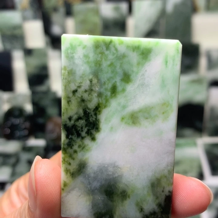 独山玉颈饰未镶嵌