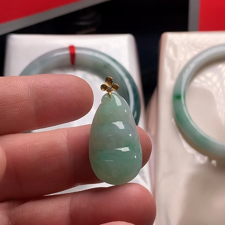 翡翠未镶嵌颈饰天然翡翠