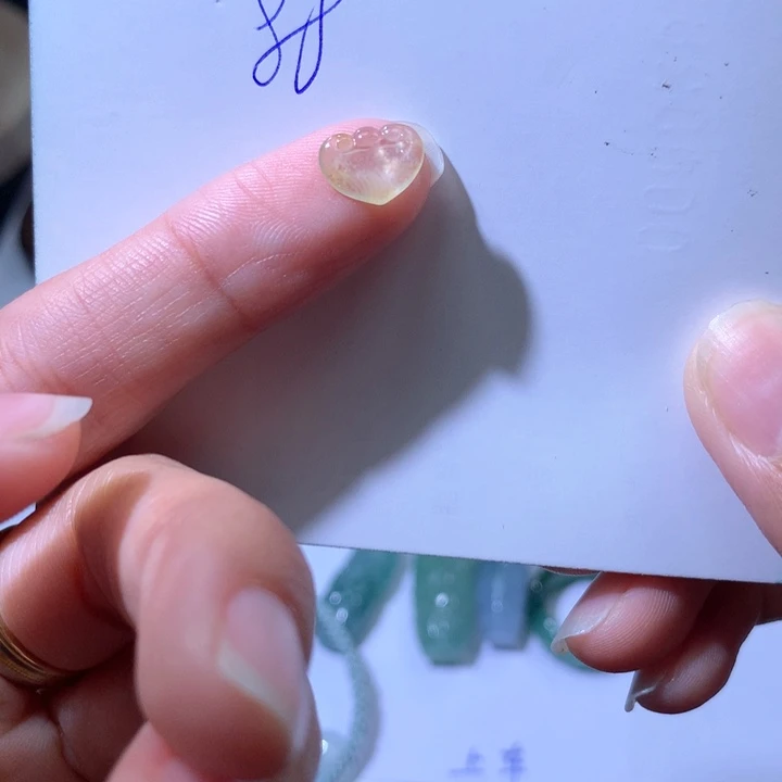 翡翠颈饰未镶嵌亦*如意