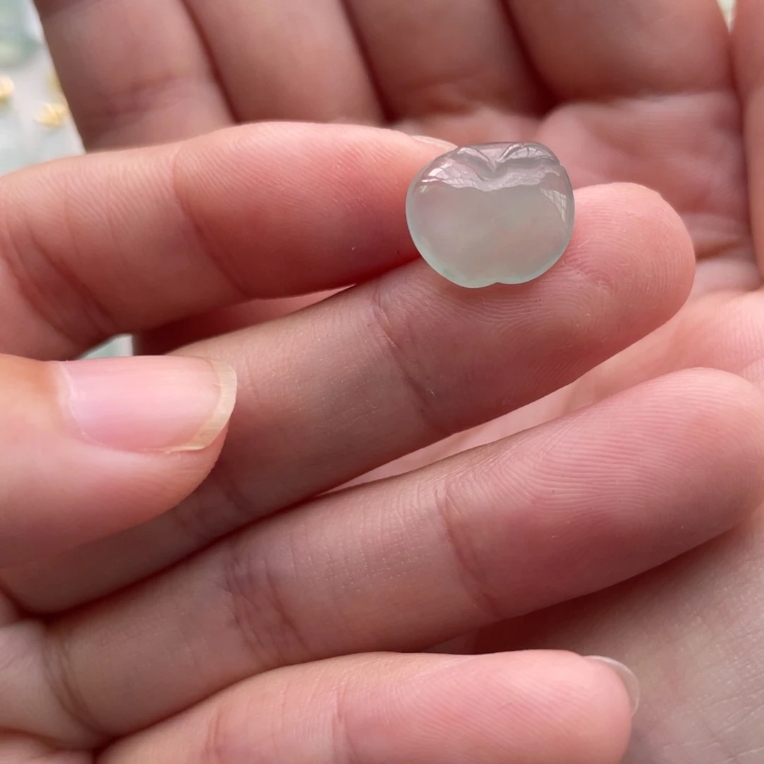 翡翠未镶嵌颈饰小苹果